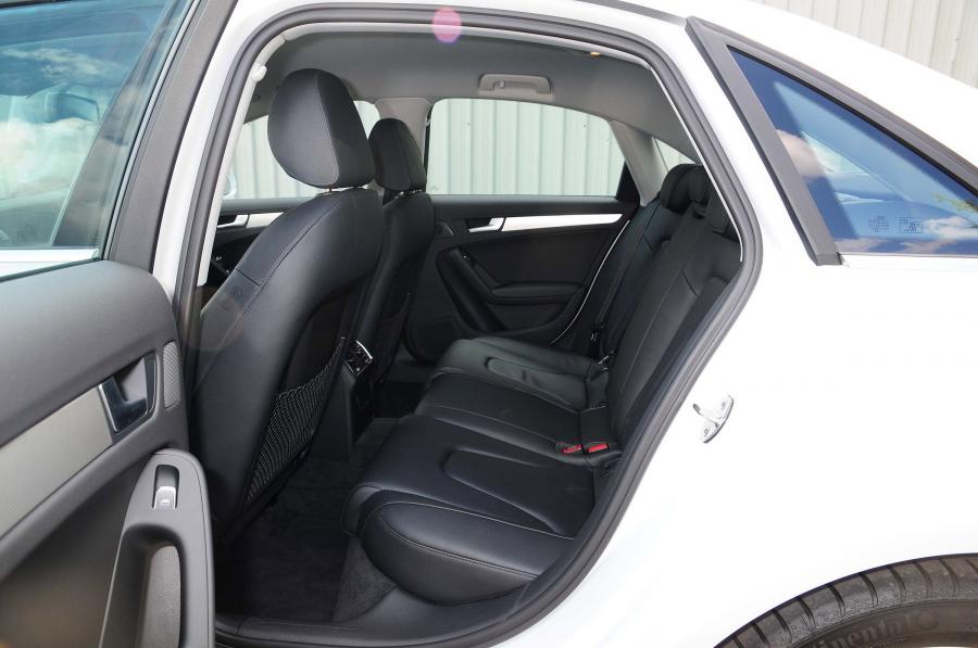 Интерьер Audi A4 2.0 TDI Ultra Sedan (B8, 8K) 2014 года  (UK) (фото 3 из 9)